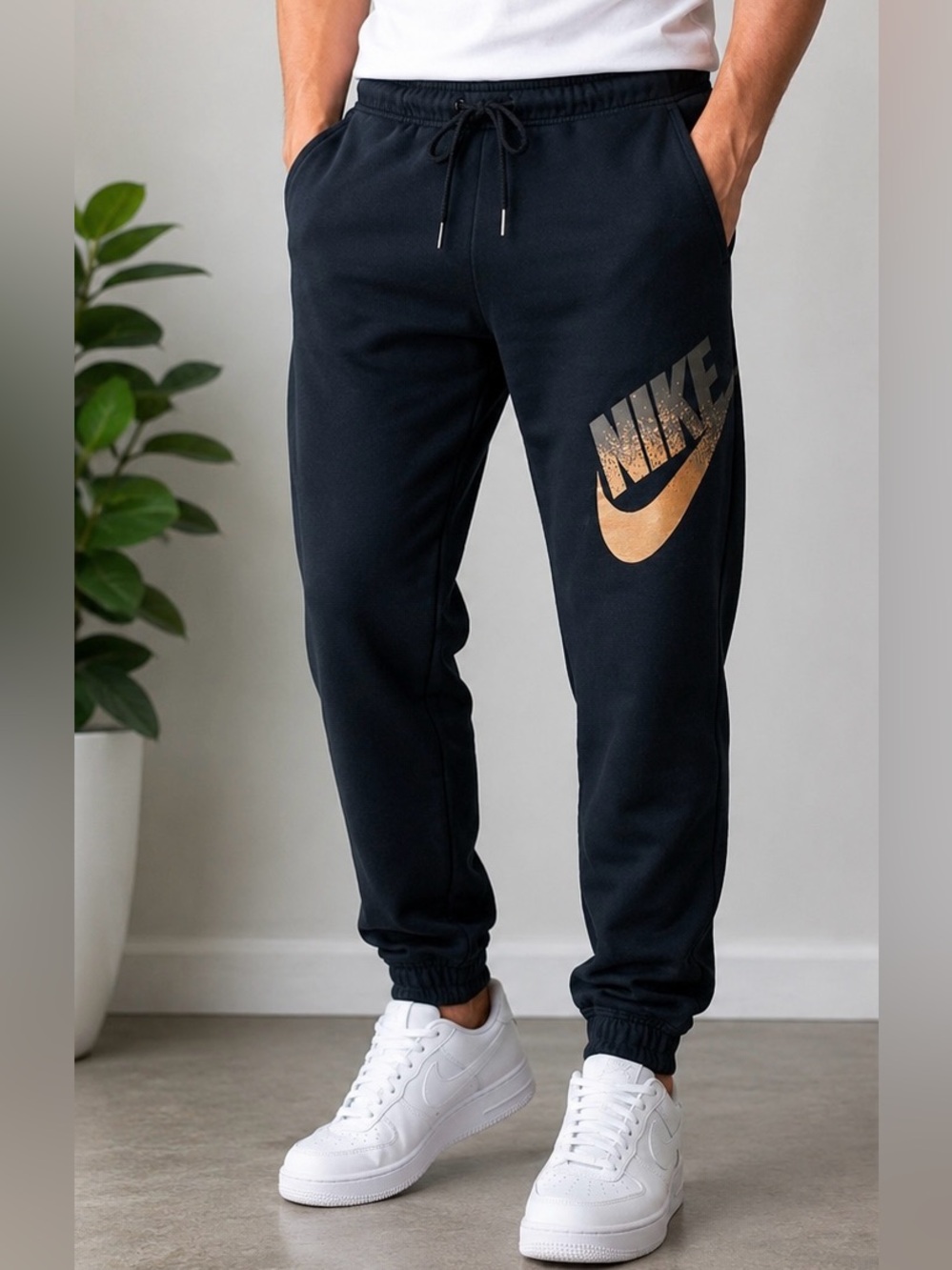 Nike Men’s Black Fleece Jogger Sweatpants Sz. Small Gold Logo Drawstring Pockets